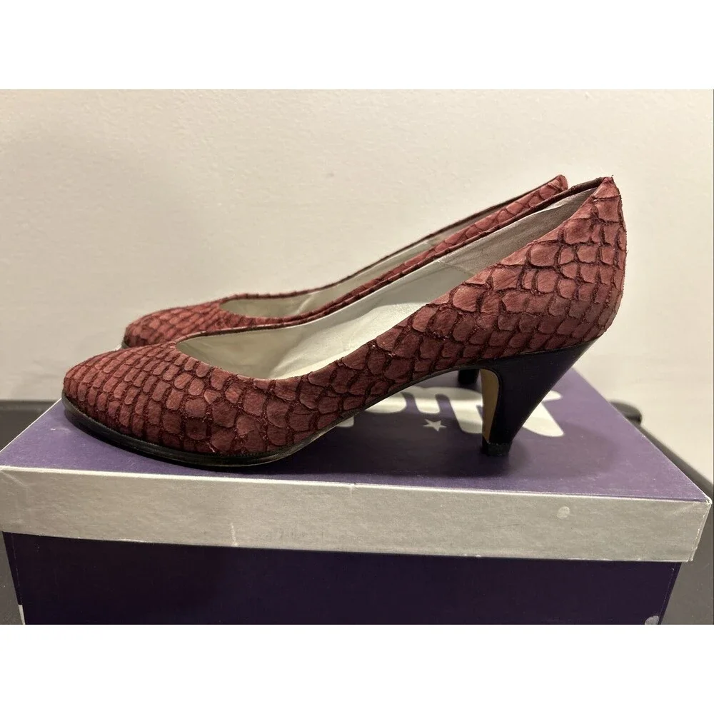 VINTAGE NICKELS LEATHER PUMP Heel MADE IN ITALY Size 8.5 AA With Box